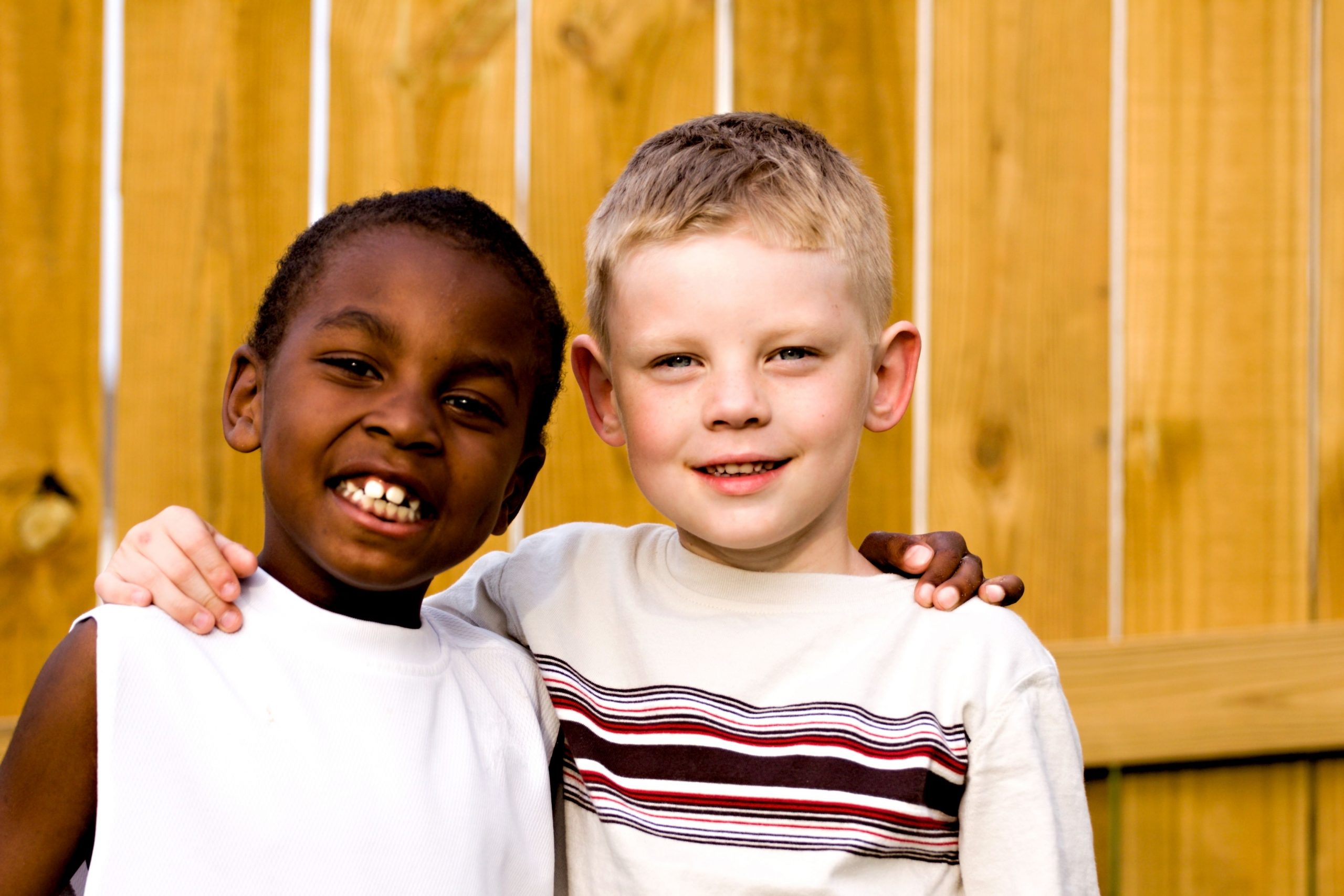 These children. Два друга улыбаются. Приемный ребенок негр. 2 Friends. Two Black friends.